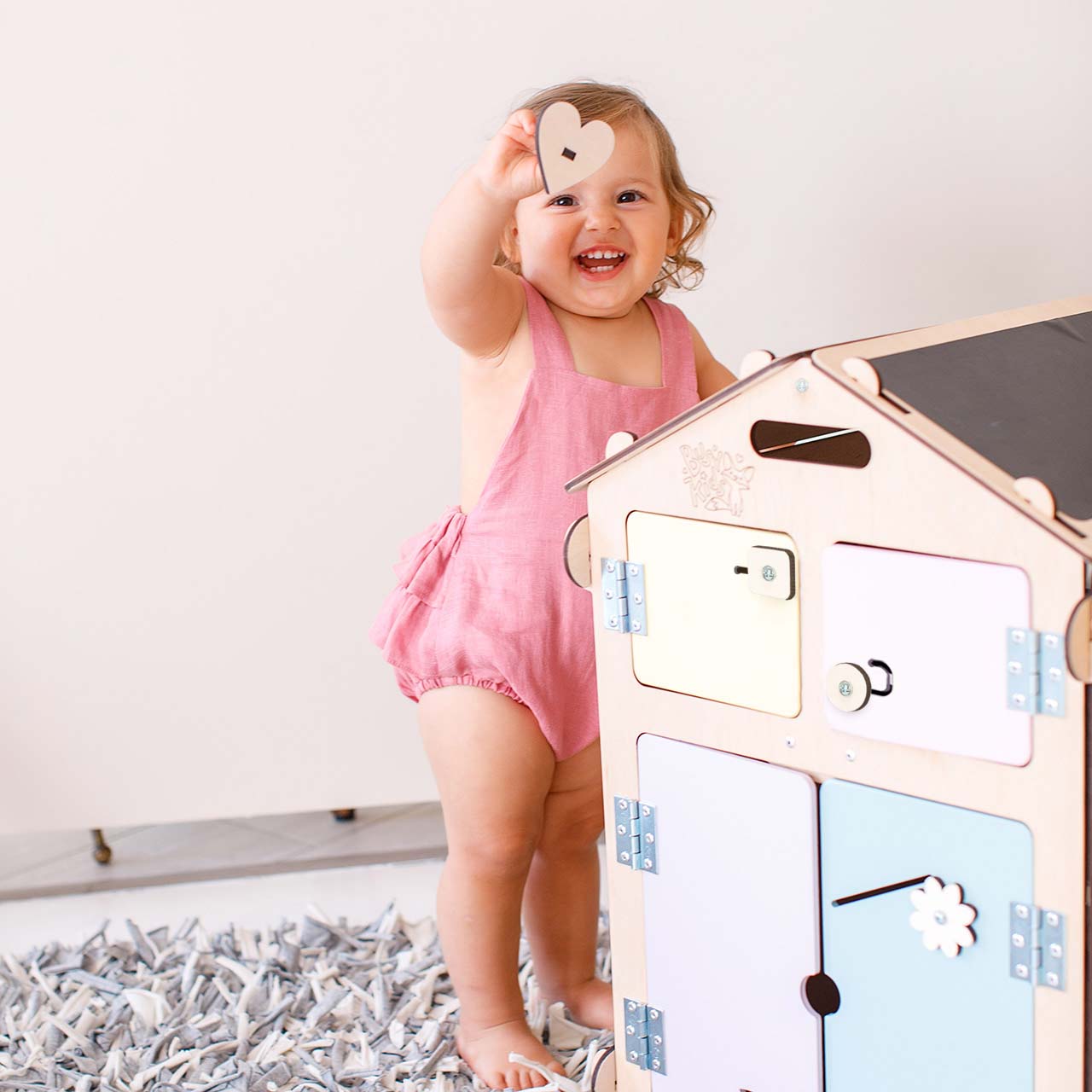 Ensemble BusyKids – Maisonnette Busy Board naturel/pastel avec cube créatif