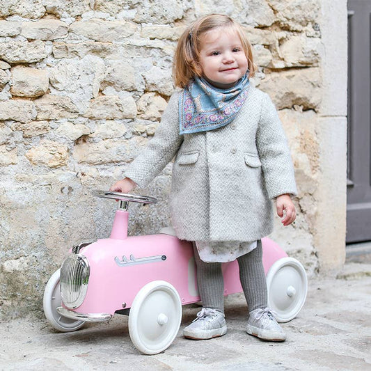 loopauto in retrostijl in roze
