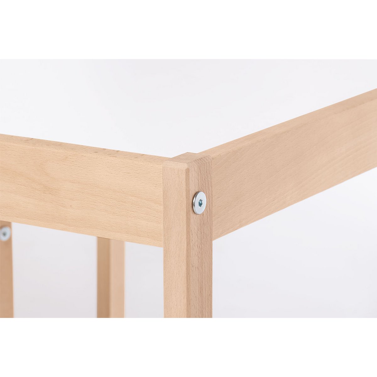 3-delige houten kindertafel met twee stoelen