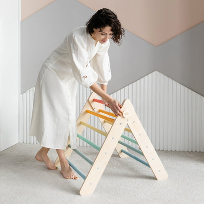 BusyKids Pikler klimdriehoek met plank – regenboog