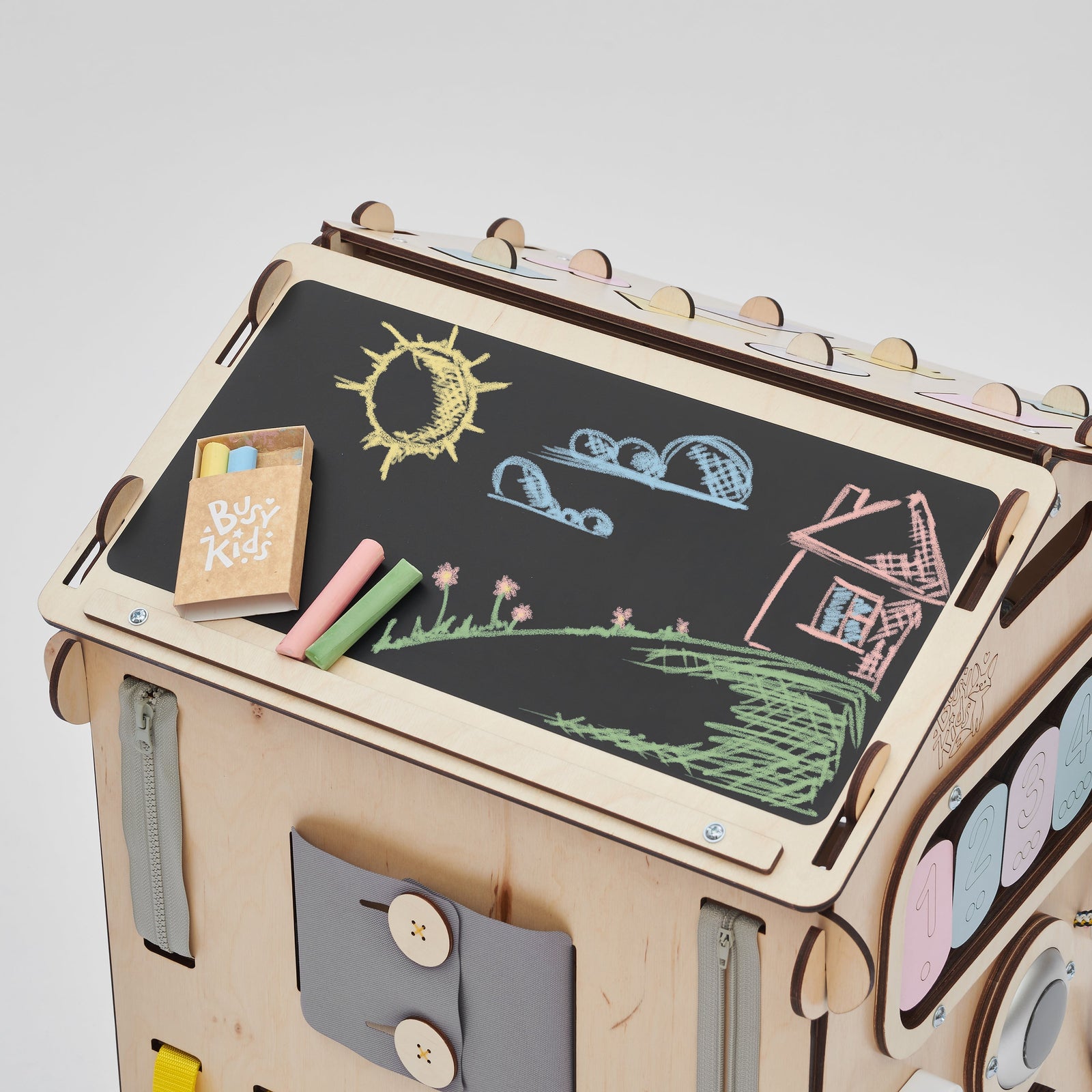 Ensemble BusyKids – Maisonnette Busy Board naturel/pastel avec cube créatif