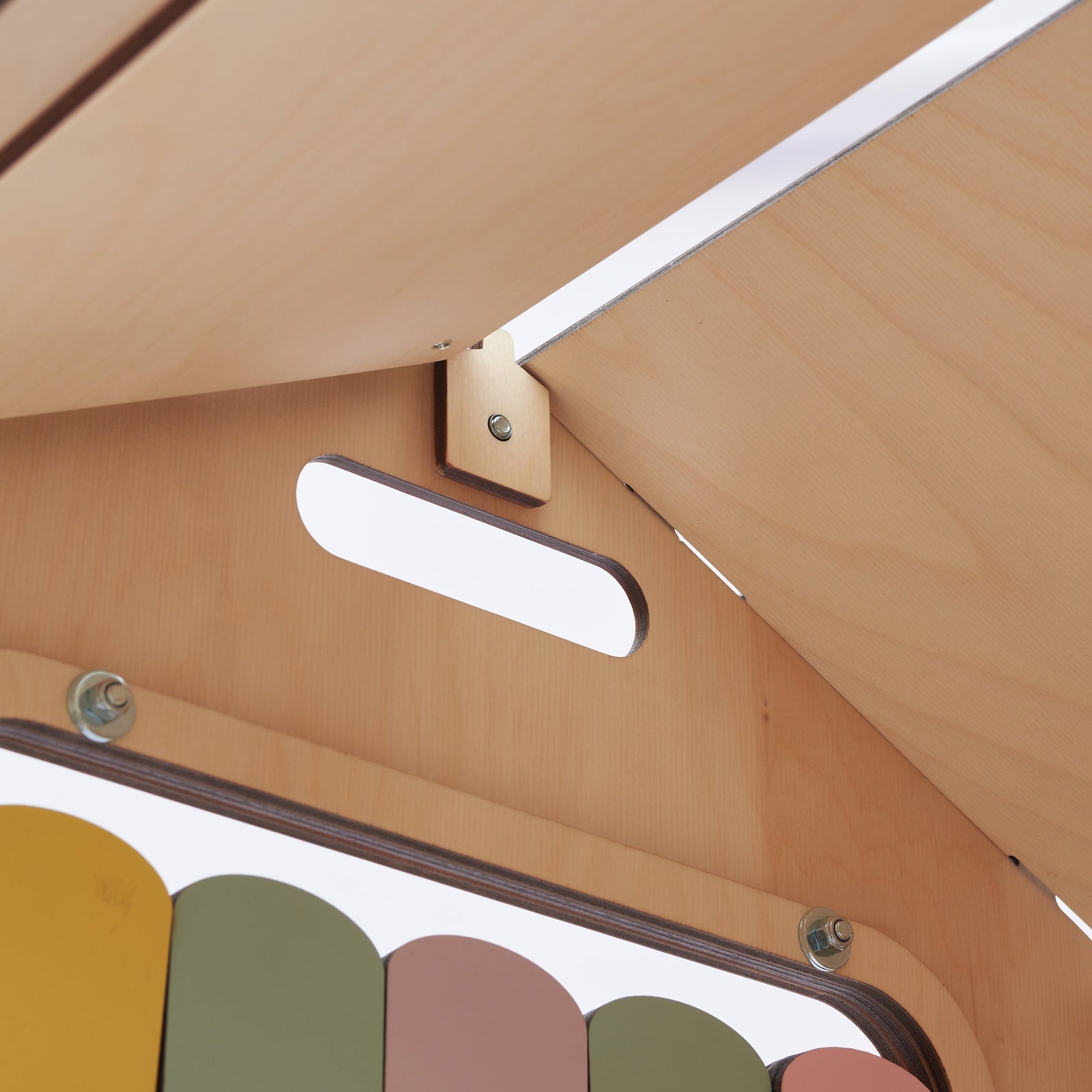 Ensemble BusyKids – Maisonnette Busy Board naturel/pastel avec cube créatif