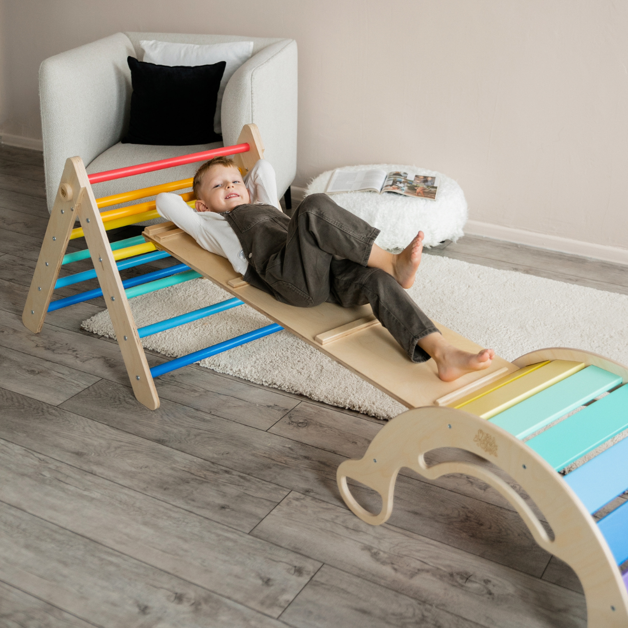 BusyKids Pikler set – driehoek, plank & balanswip – regenboog