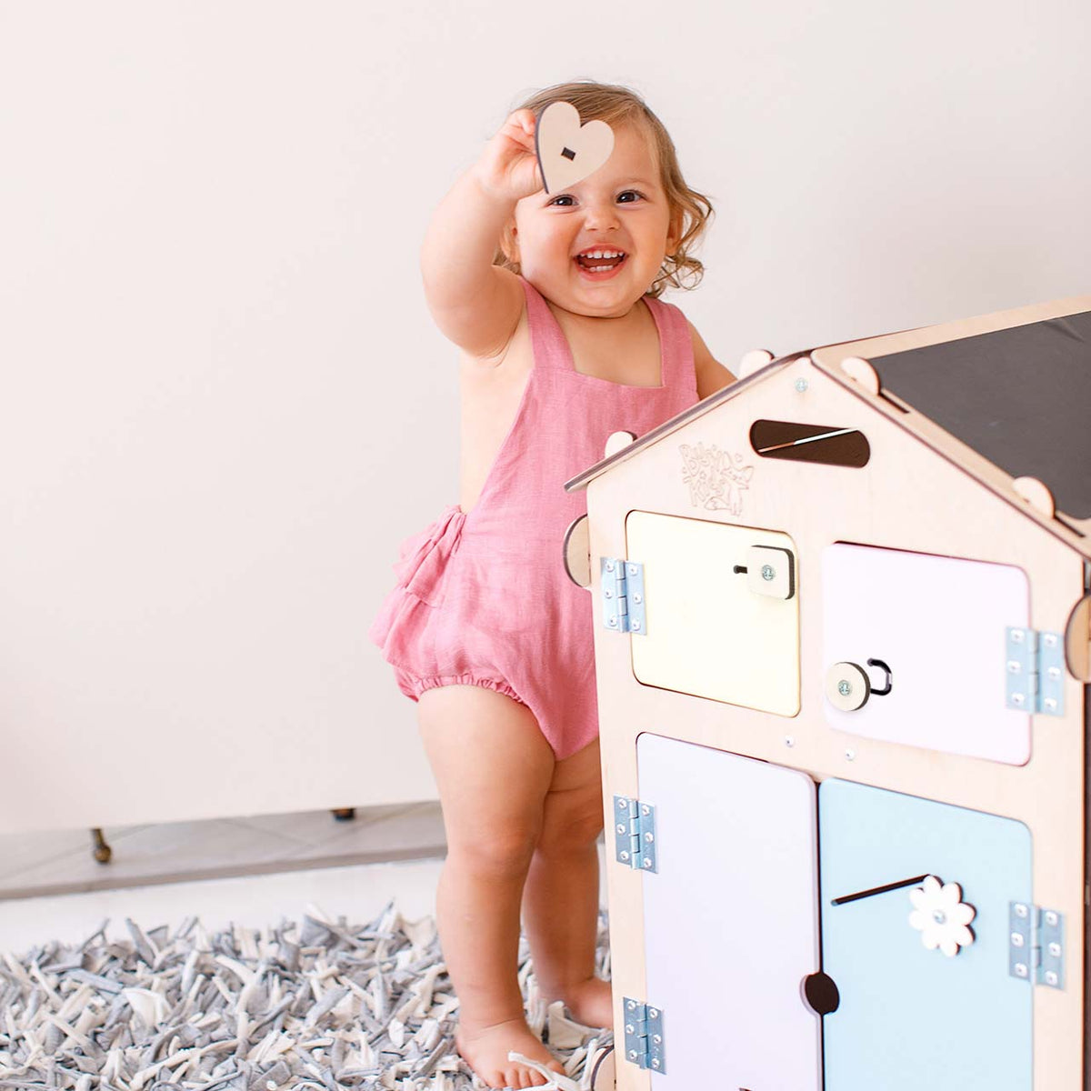 Ensemble BusyKids – Maisonnette Busy Board naturel/pastel avec cube créatif