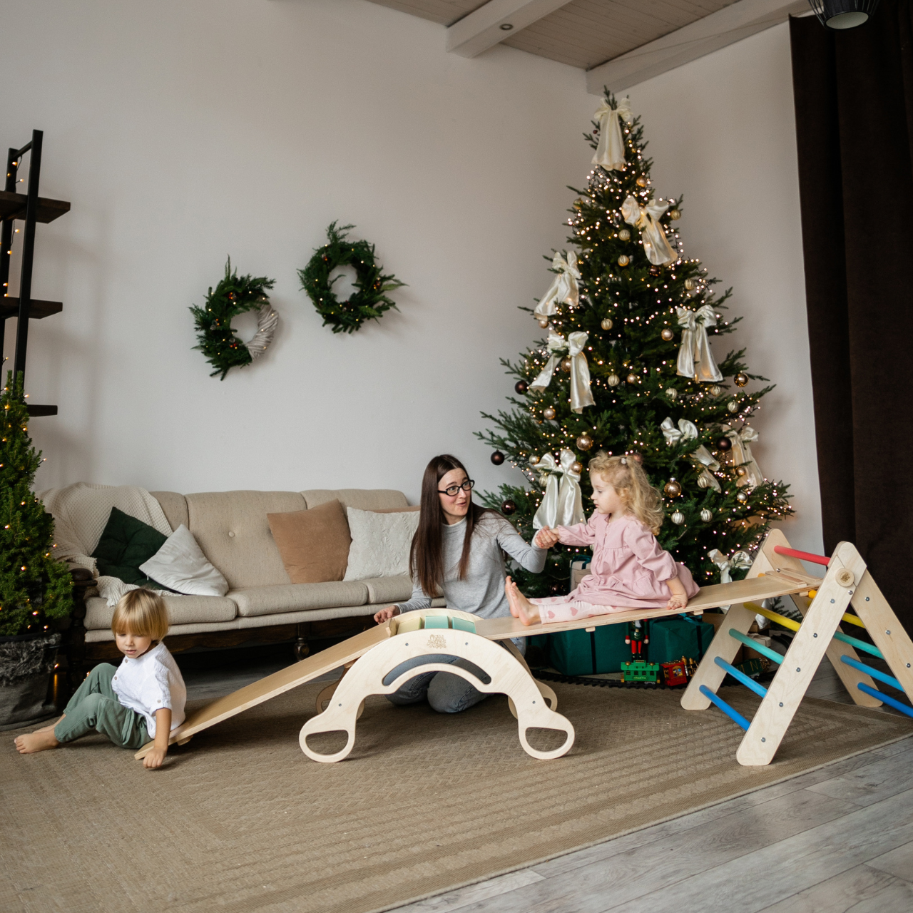 BusyKids Pikler groot set – driehoek, 2 planken & balanswip – regenboog