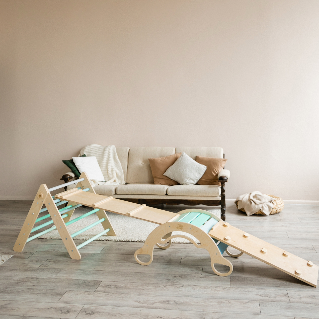 BusyKids Pikler groot set – driehoek, 2 planken & balanswip – regenboog