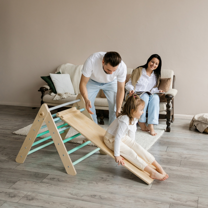 BusyKids Pikler klimdriehoek met plank – regenboog