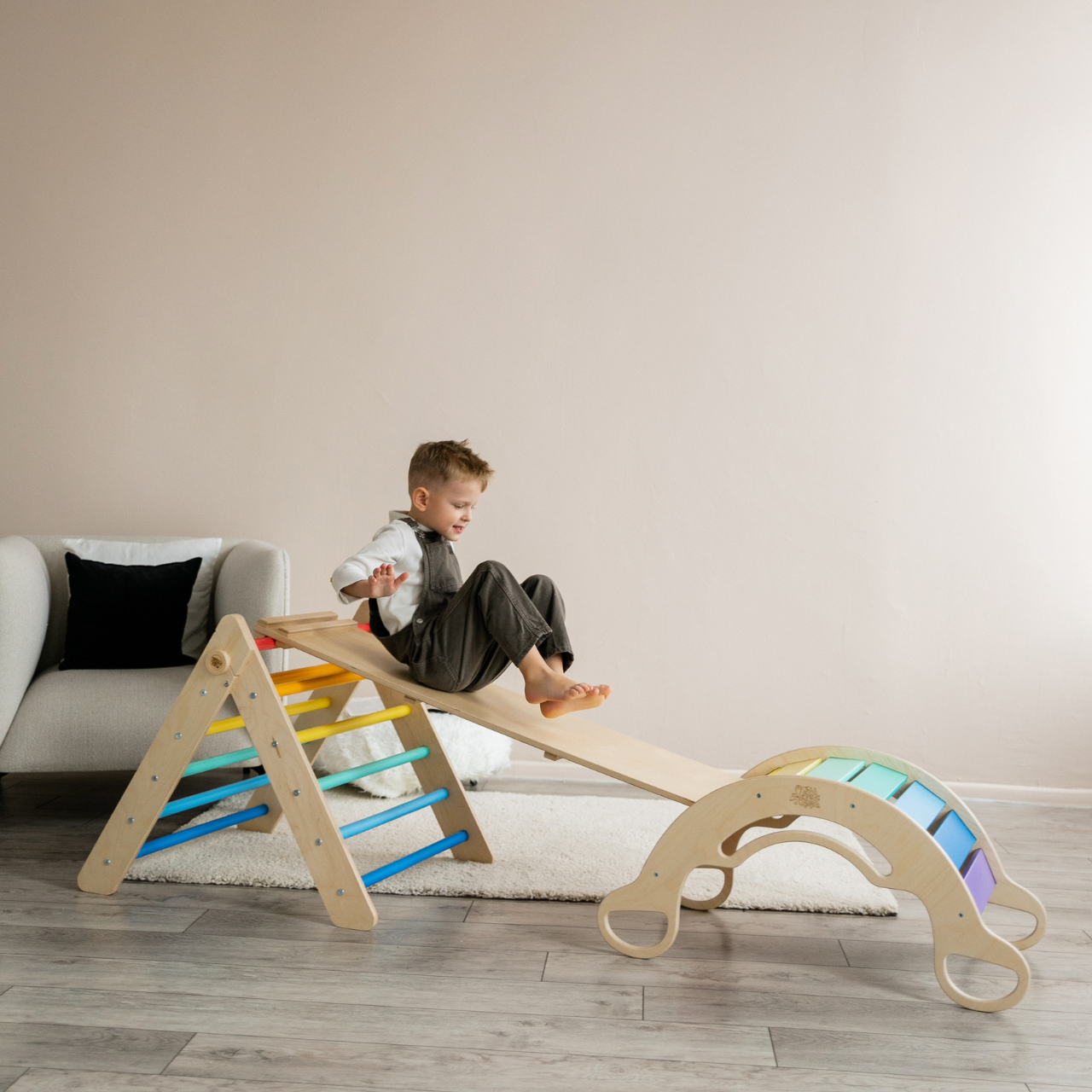 BusyKids Pikler set – driehoek, plank & balanswip – regenboog