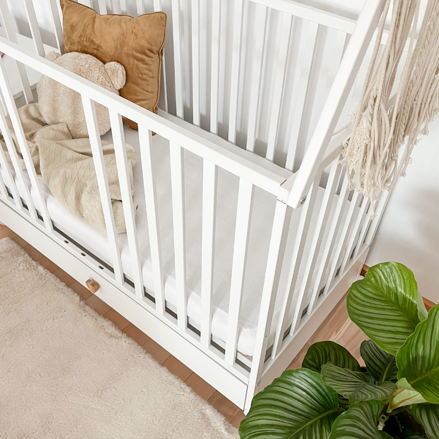 ATB DREAMY lit bébé 120 × 60 cm avec tiroir et roulettes – blanc