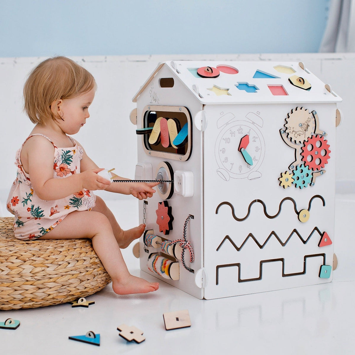 BusyKids Busy Board speelhuisje wit met activiteitspanelen