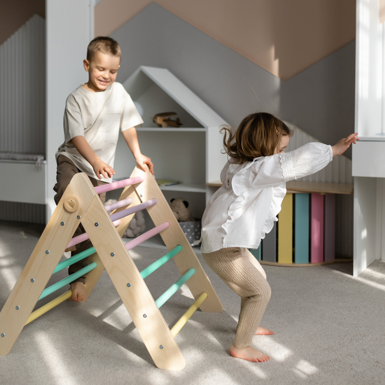 BusyKids Pikler klimdriehoek – regenboog