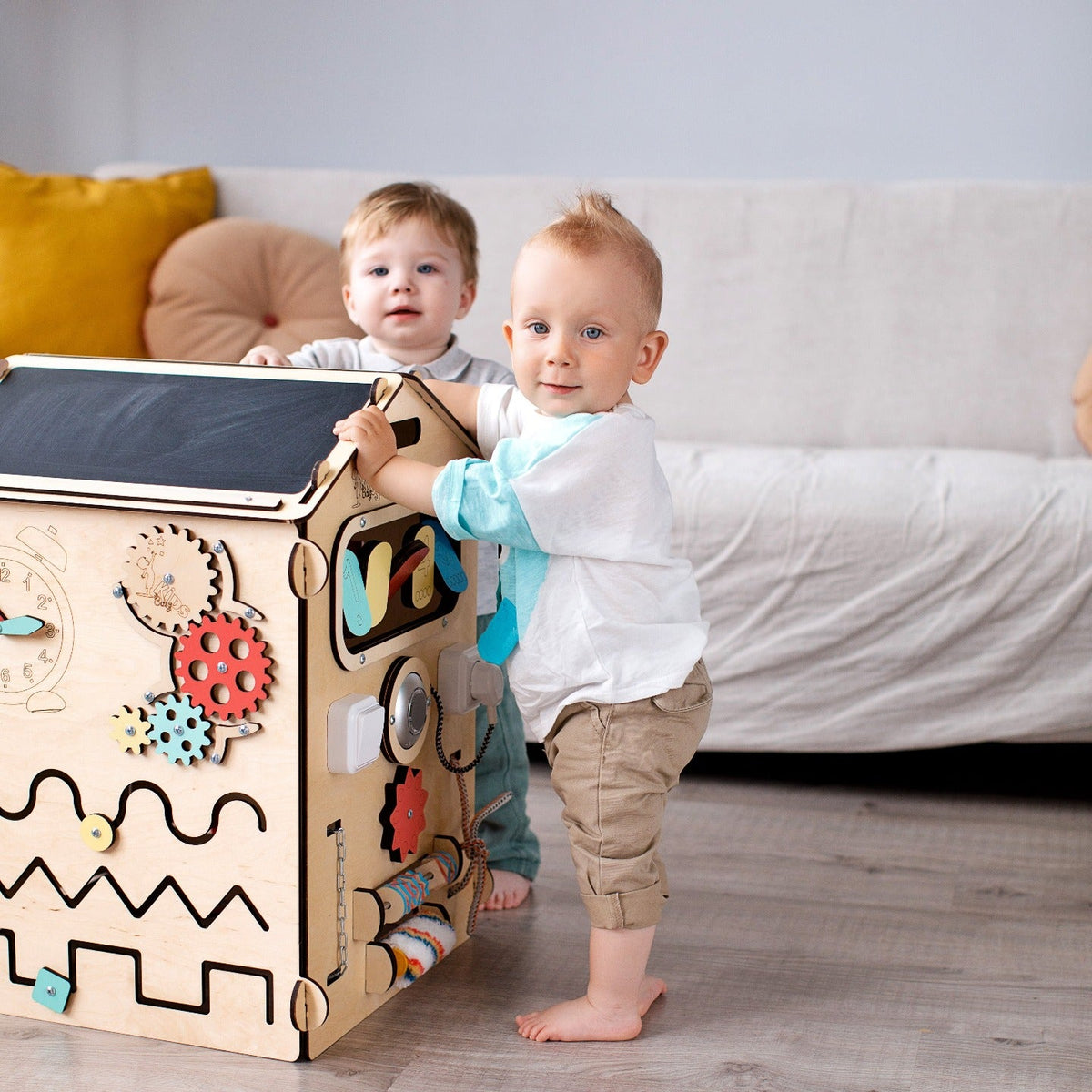 Maison de jeu BusyKids Busy Board – naturel