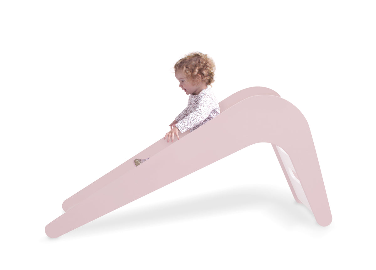 roze houten kinderglijbaan Jupiduu van 145 cm voor de kinderkamer