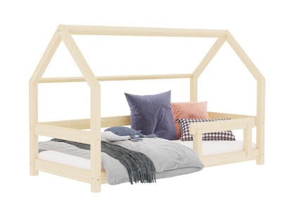 houten huisbed met bedrand