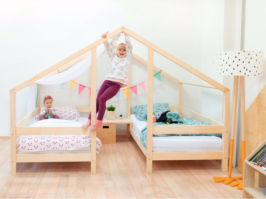 houten huisbed voor twee kinderen