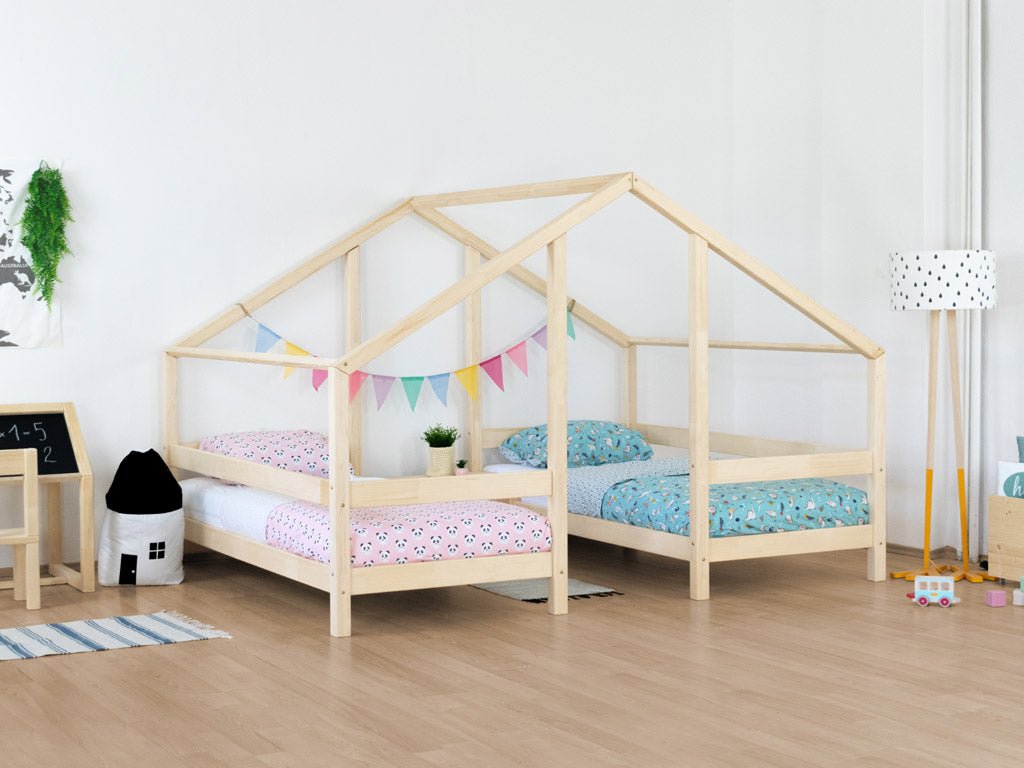 houten huisbed voor twee kinderen