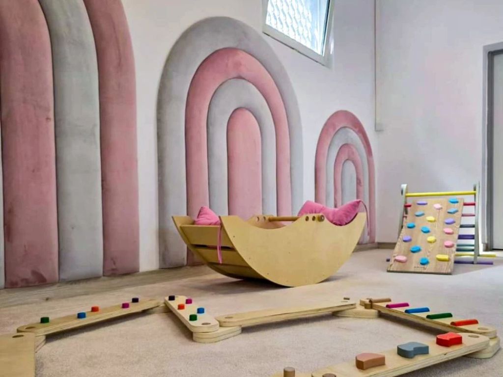 Benlemi gestoffeerd regenboog wandpaneel velvet kinderkamer