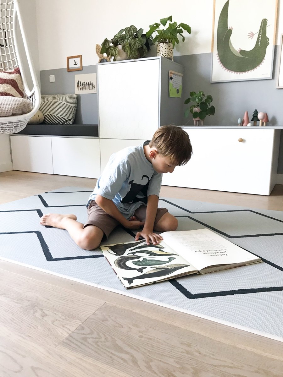 zachte speelmat van zacht foam in grijs voor baby's en peuters tot 3 jaar