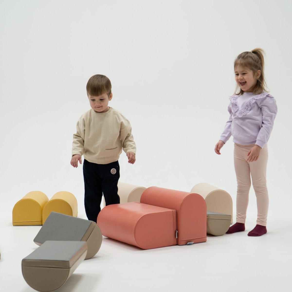 soft play set met modulaire foamblokken voor baby's peuters en kleuters