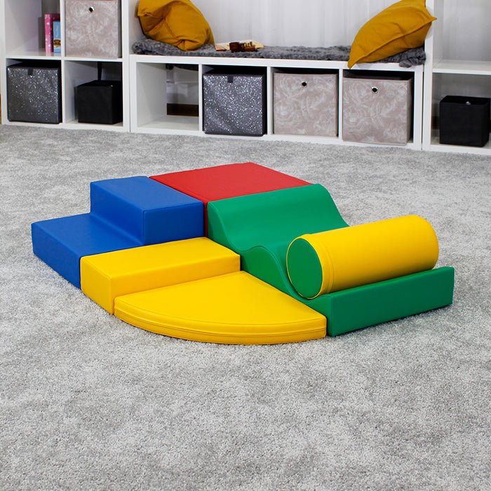 Kind speelt met Soft Play Set - Explorer - zachte foamblokken