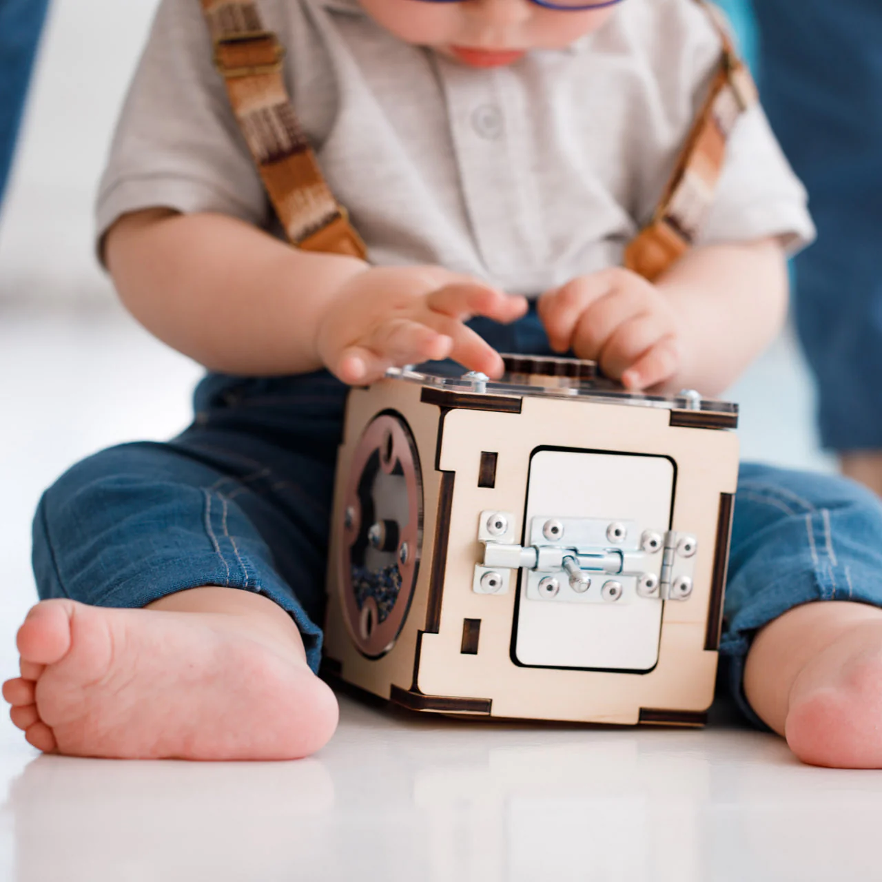 Ensemble BusyKids – Maisonnette Busy Board blanc/pastel avec cube créatif