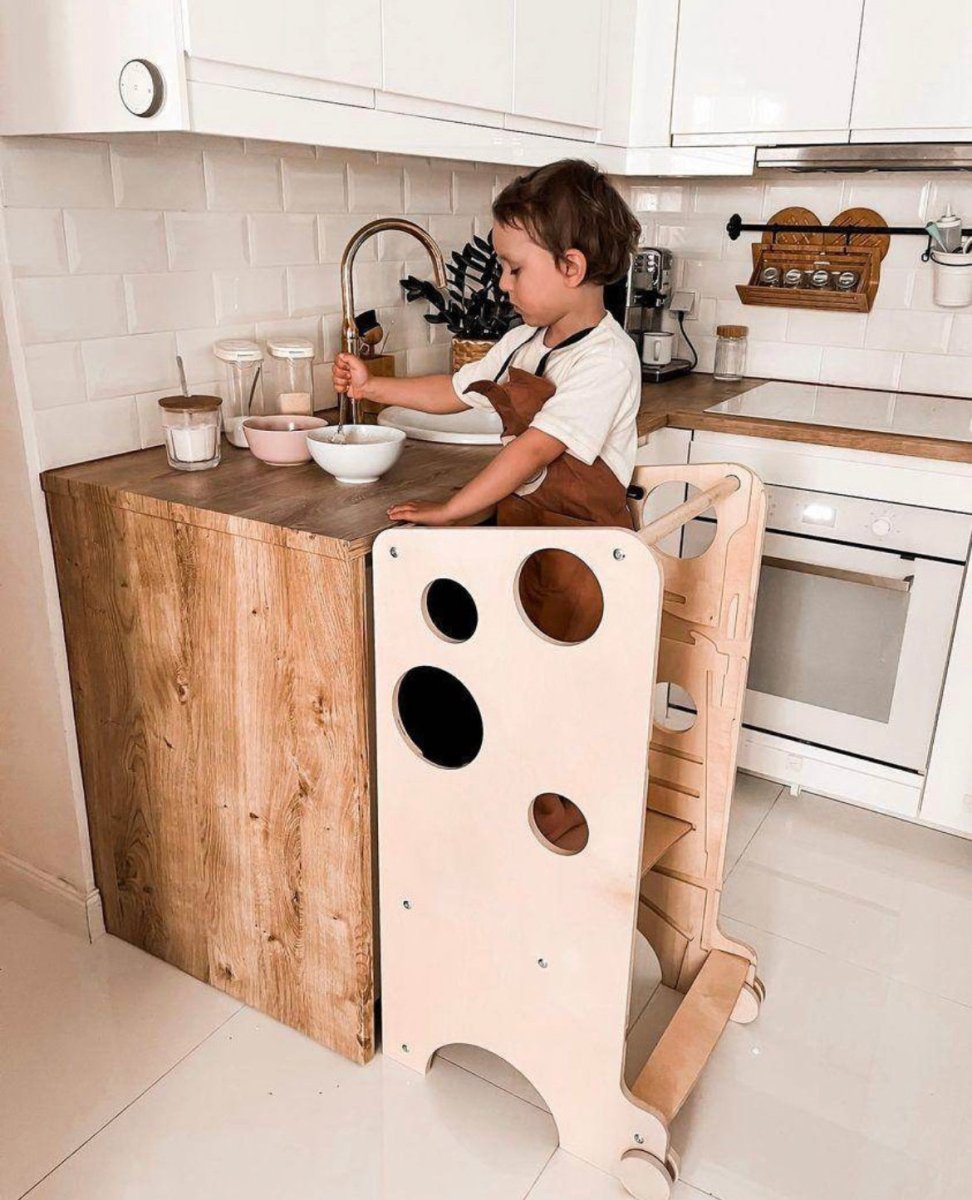 Leea's Tower M – Montessori leertoren en keukenhulp van berkenmultiplex