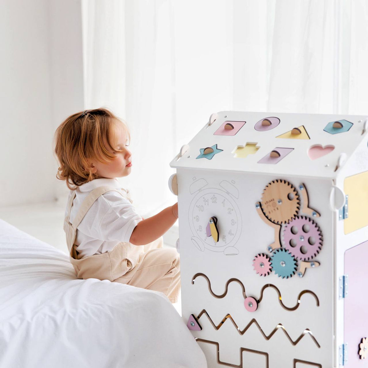 Ensemble BusyKids – Maisonnette Busy Board blanc/pastel avec cube créatif