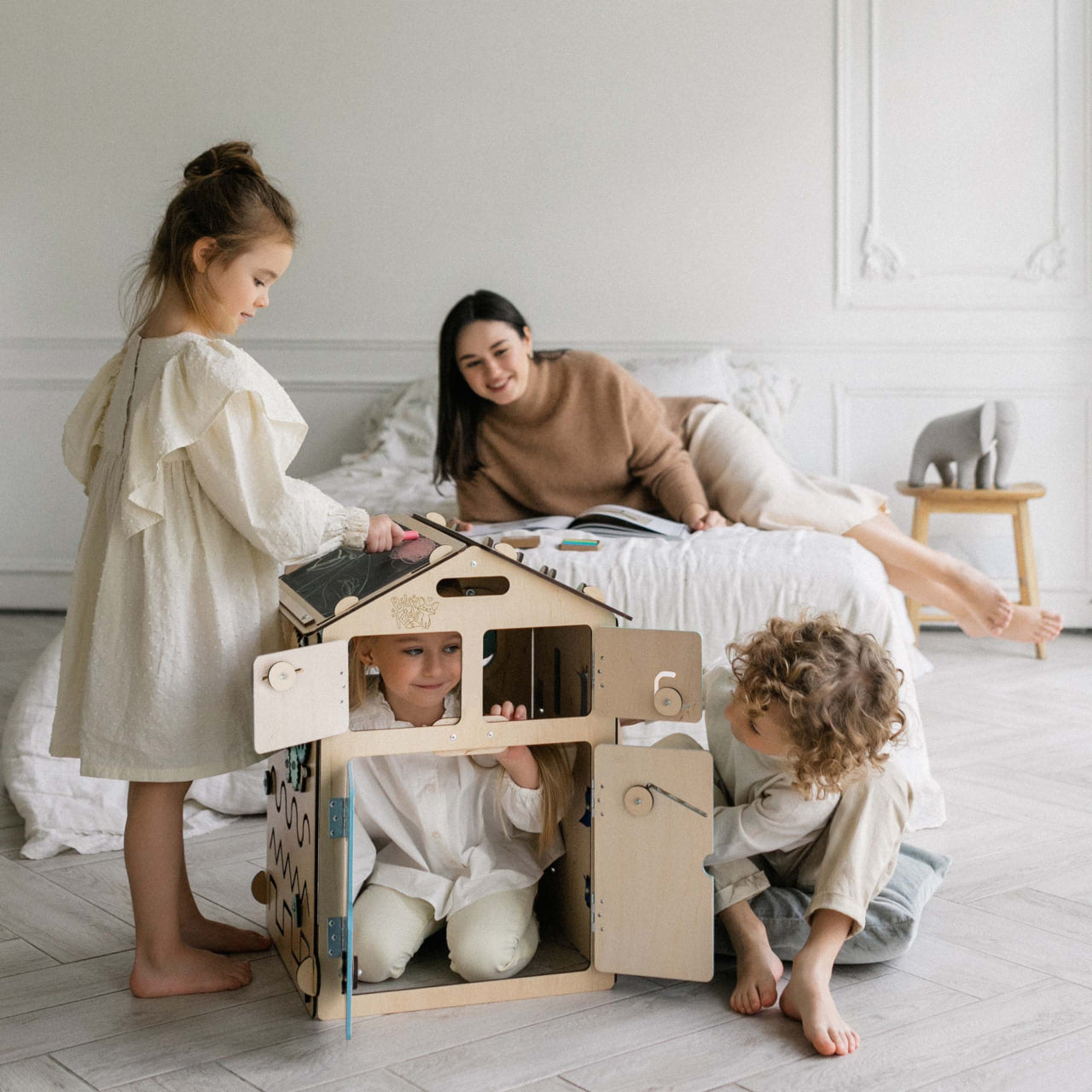 BusyKids set – Busy Board speelhuisje naturel/mint met creatieve kubus