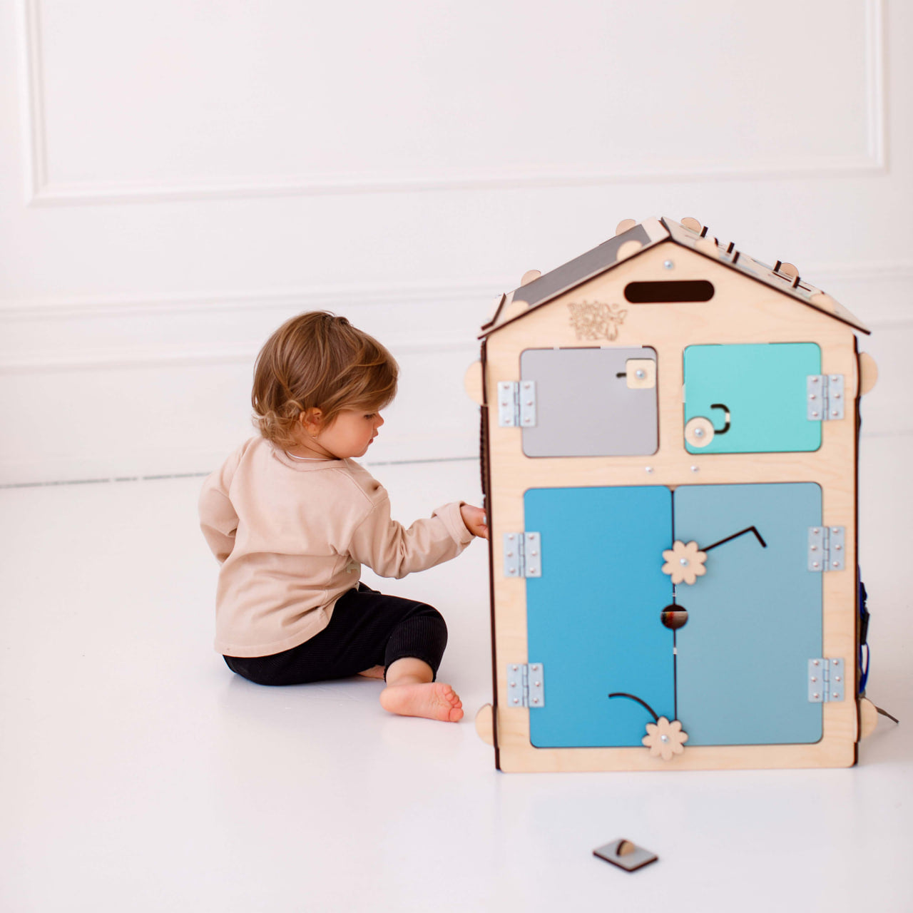 BusyKids set – Busy Board speelhuisje naturel/mint met creatieve kubus