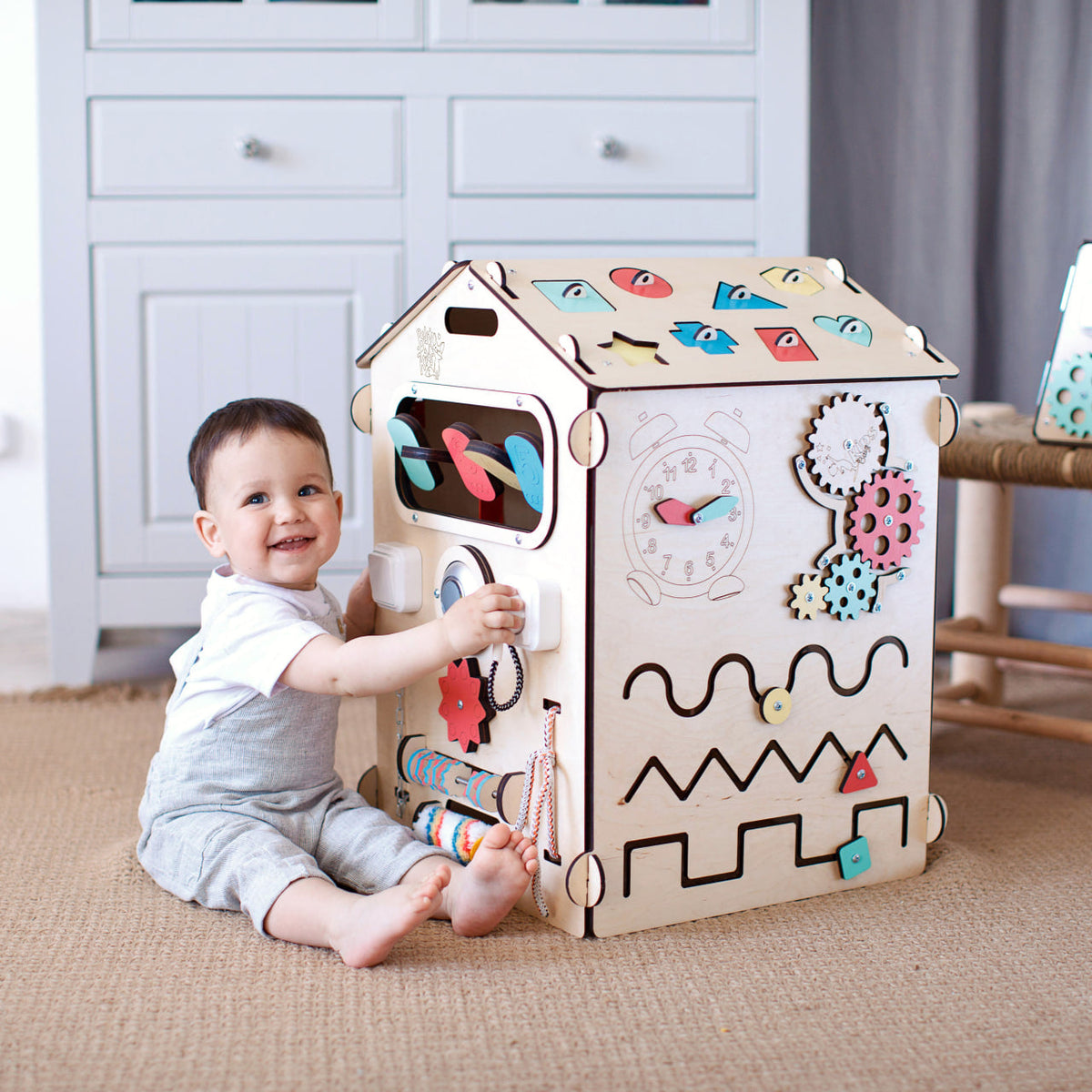 Ensemble BusyKids – Maisonnette Busy Board naturelle avec cube créatif