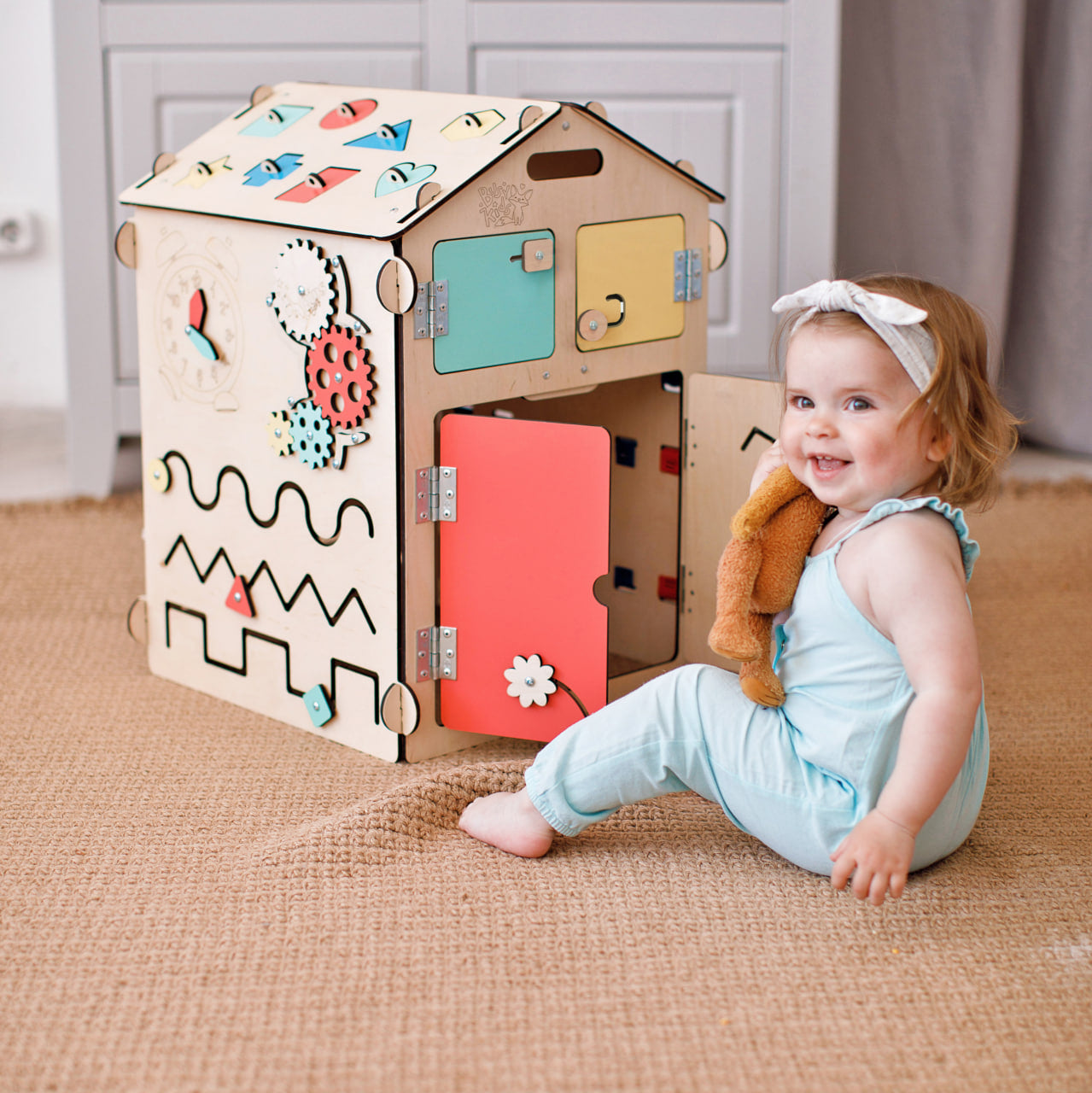 BusyKids set – Busy Board speelhuisje naturel met creatieve kubus