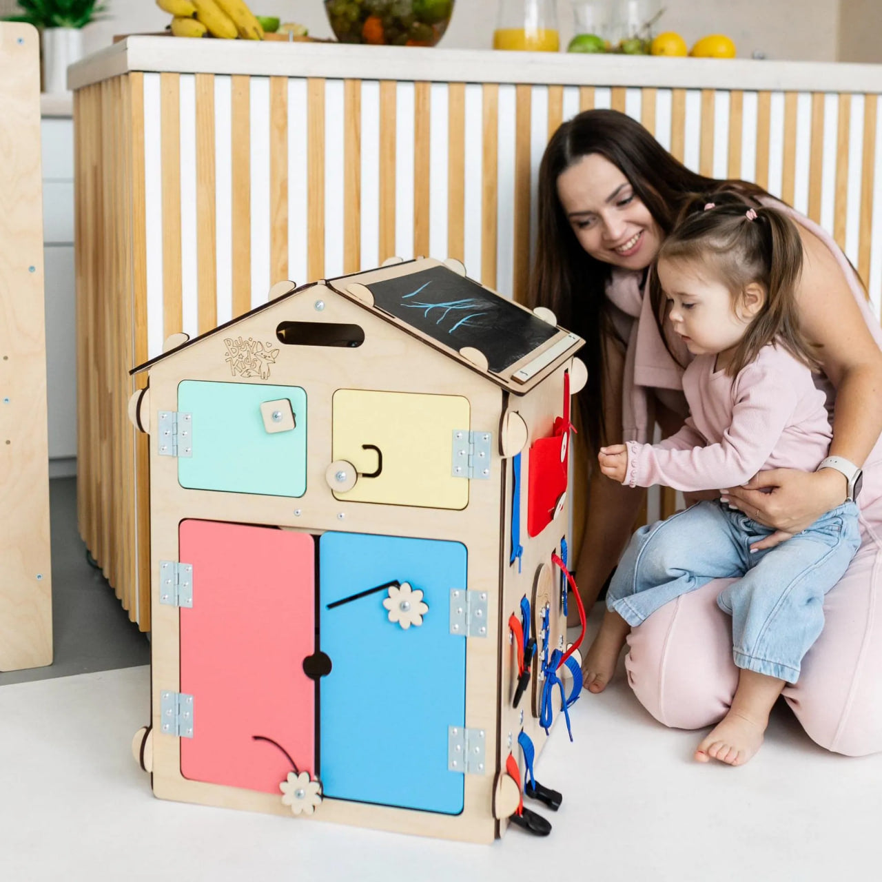 BusyKids set – Busy Board speelhuisje naturel met creatieve kubus