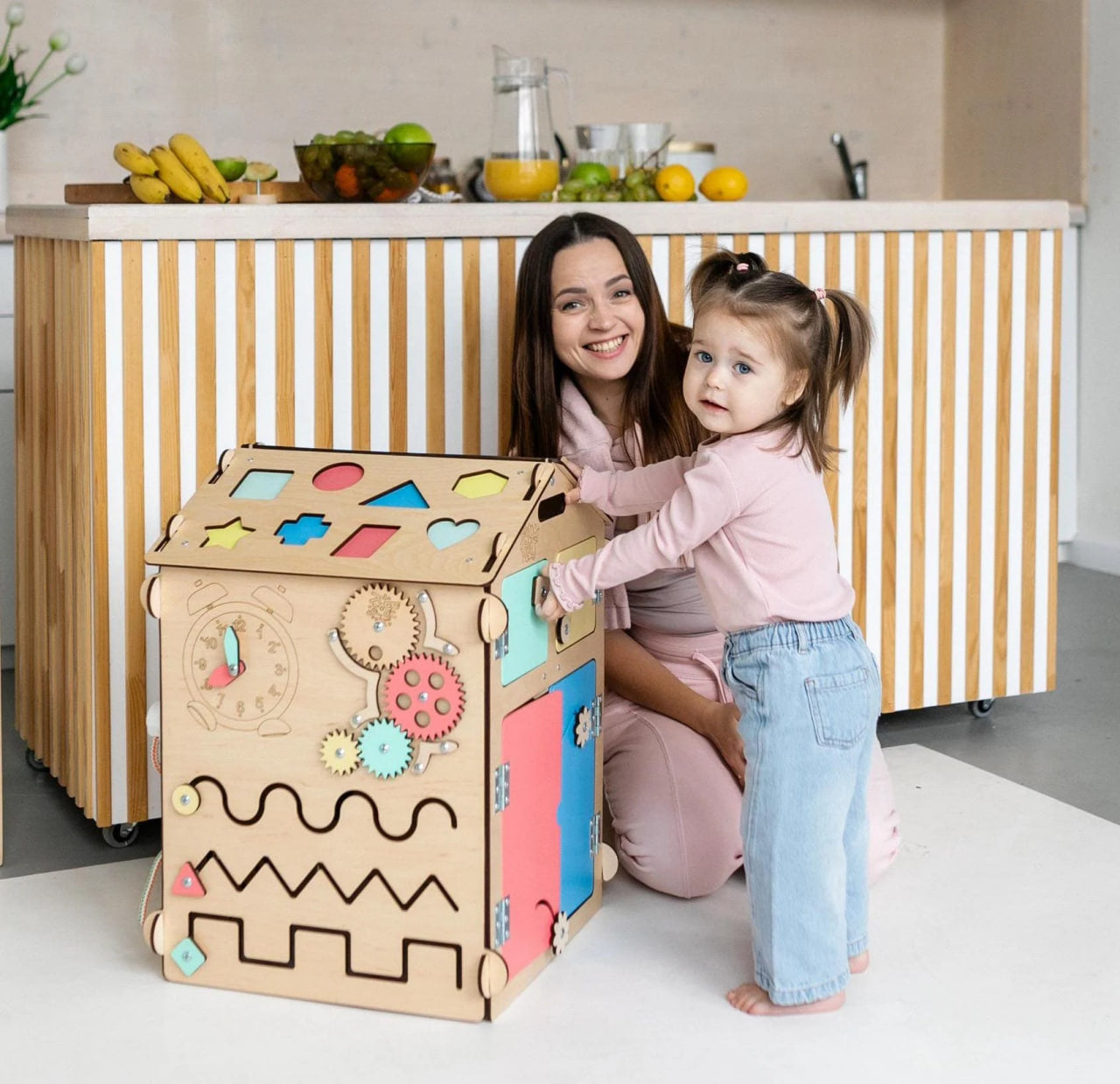 BusyKids set – Busy Board speelhuisje naturel met creatieve kubus