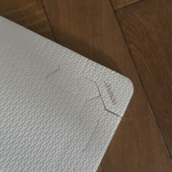 zachte speelmat van zacht foam in goudgeel voor baby's en peuters tot 3 jaar