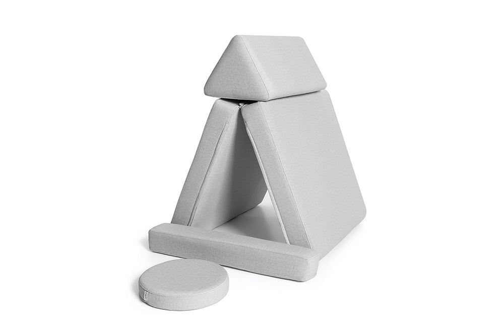 Shappy Armchair Original 80 cm in Light Grey — opgebouwd als tipi