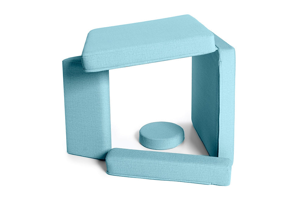 Shappy Armchair Original 80 cm in Sky Blue — opgebouwd als speelhuis